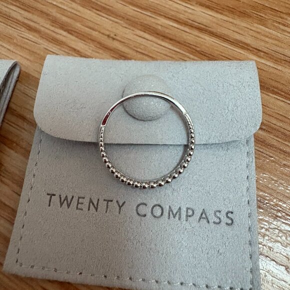 Set of 2 Twenty Compass size 8 rings - Picture 3 of 10